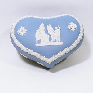 Jasperware Wedgewood Covered Heart Dish Blue & White Trinket Box Queensware (4c)